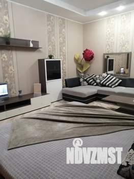 Студия квартира, посуточно, 60м2, 18/18 этаж