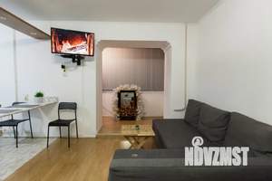 Студия квартира, посуточно, 42м2, 2/16 этаж