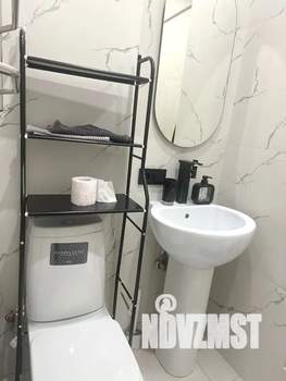 Студия квартира, посуточно, 42м2, 1/4 этаж