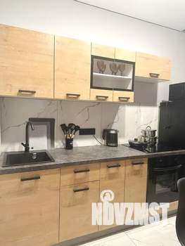 Студия квартира, посуточно, 42м2, 1/4 этаж