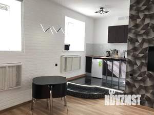 Студия квартира, посуточно, 38м2, 1/4 этаж