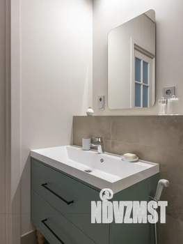 Студия квартира, посуточно, 43м2, 1/5 этаж