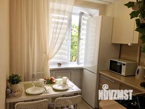 1-к квартира, посуточно, 33м2, 4/9 этаж