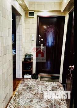 2-к квартира, вторичка, 54м2, 1/9 этаж