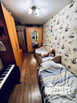2-к квартира, вторичка, 43м2, 1/4 этаж