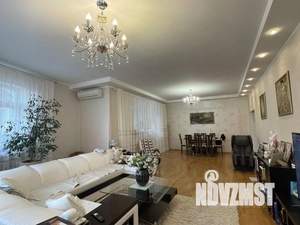 4-к квартира, вторичка, 201м2, 3/7 этаж