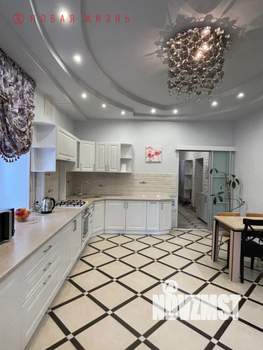 1-к квартира, вторичка, 61м2, 1/4 этаж