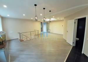 2-к квартира, вторичка, 91м2, 1/4 этаж