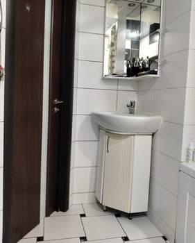 2-к квартира, вторичка, 43м2, 1/4 этаж
