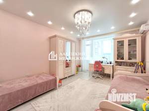 3-к квартира, вторичка, 100м2, 7/25 этаж