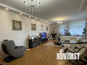 4-к квартира, вторичка, 201м2, 3/7 этаж