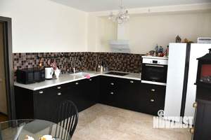 3-к квартира, вторичка, 100м2, 3/23 этаж