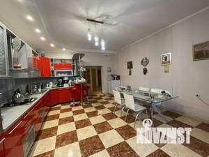 4-к квартира, вторичка, 201м2, 3/7 этаж