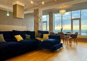 4-к квартира, вторичка, 150м2, 2/4 этаж