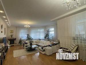 4-к квартира, вторичка, 201м2, 3/7 этаж