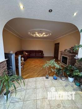 4-к квартира, вторичка, 149м2, 8/10 этаж