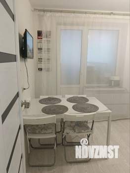 2-к квартира, вторичка, 57м2, 1/10 этаж